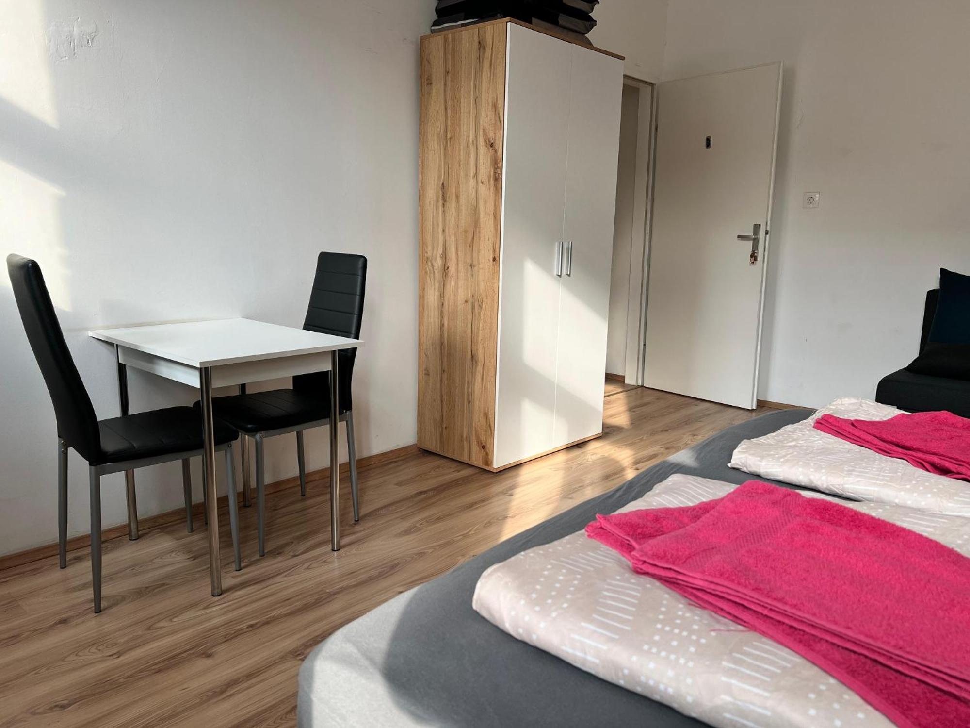 Apartament Cozy 4br Shared Apt.- Near U3/zippererstrasse *