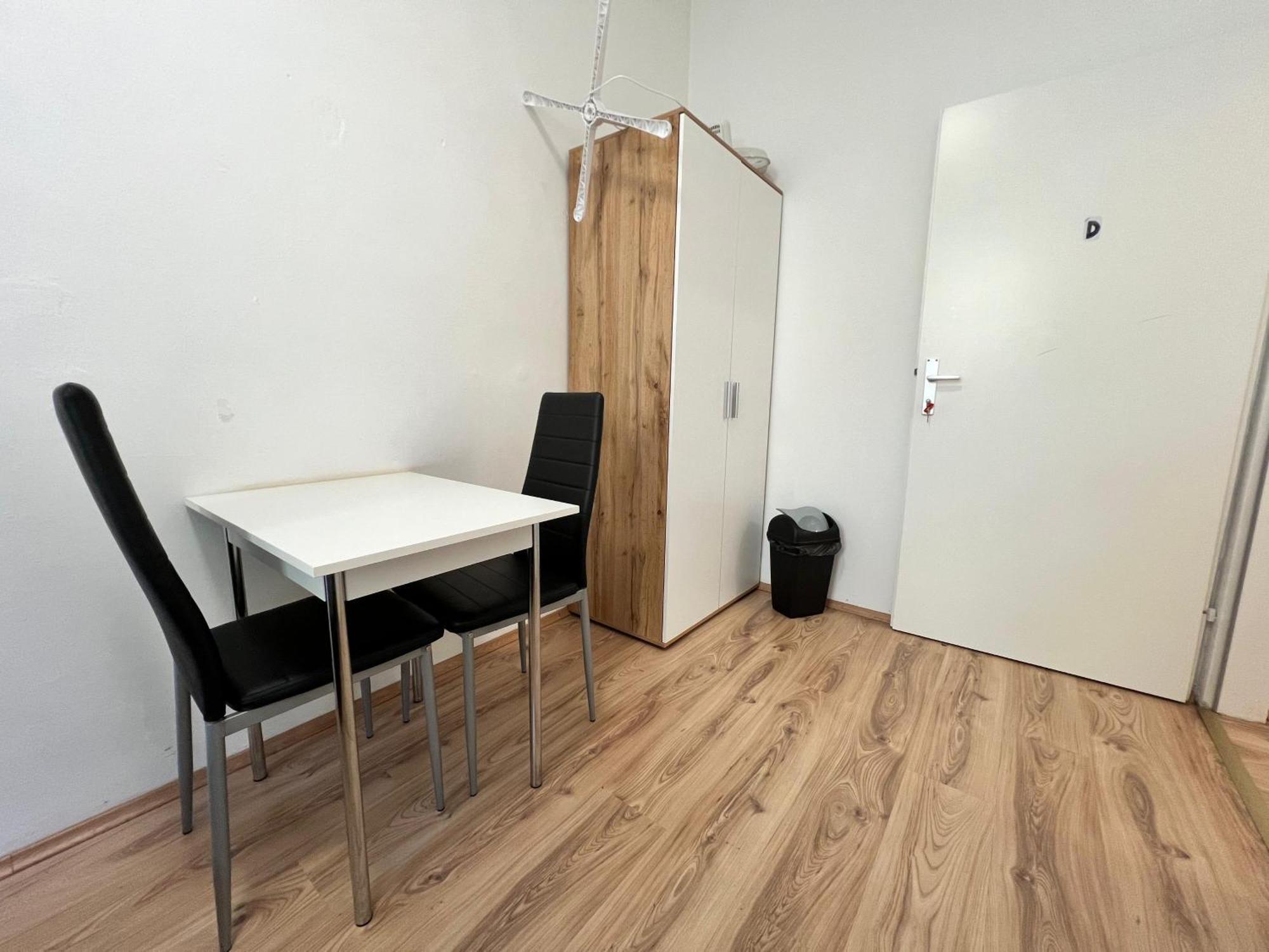 Apartament Cozy 4br Shared Apt.- Near U3/zippererstrasse Wiedeń