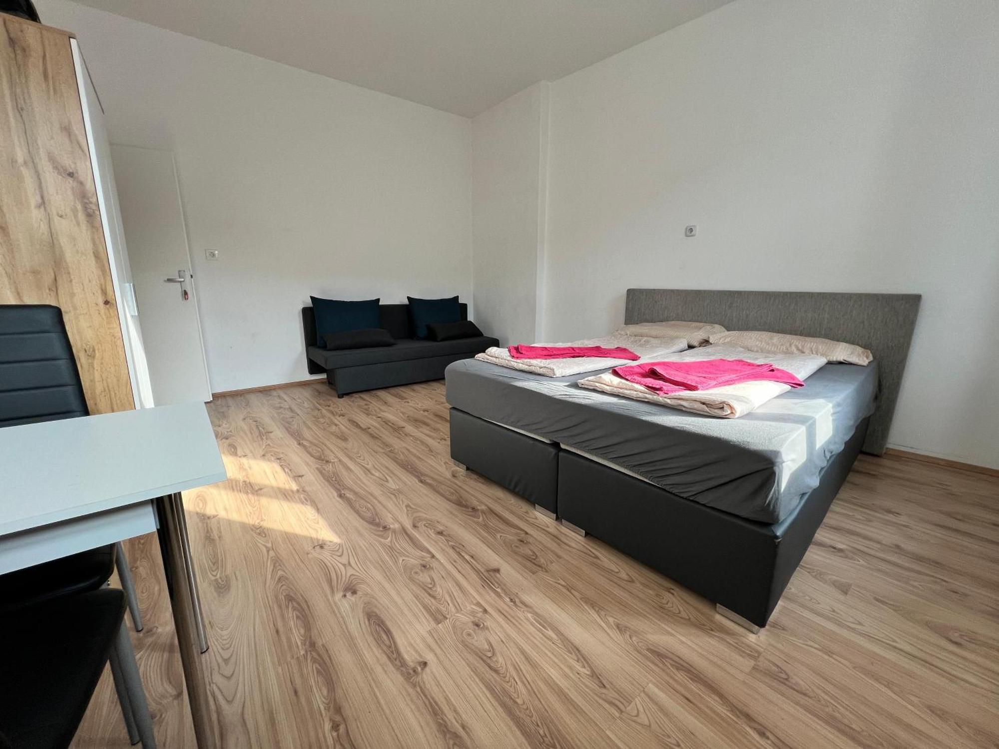 Cozy 4br Shared Apt.- Near U3/zippererstrasse Wiedeń