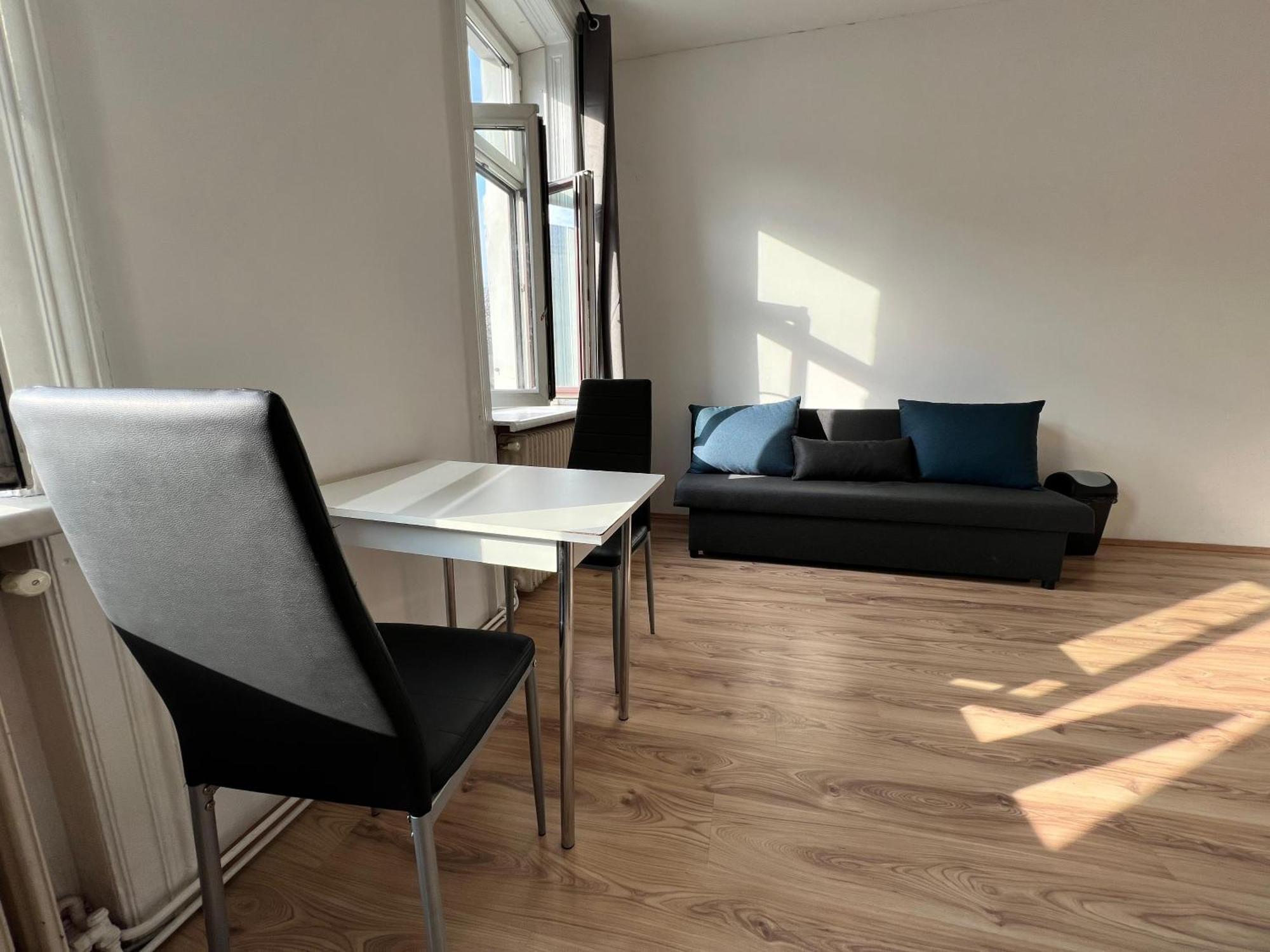 Cozy 4br Shared Apt.- Near U3/zippererstrasse Wien